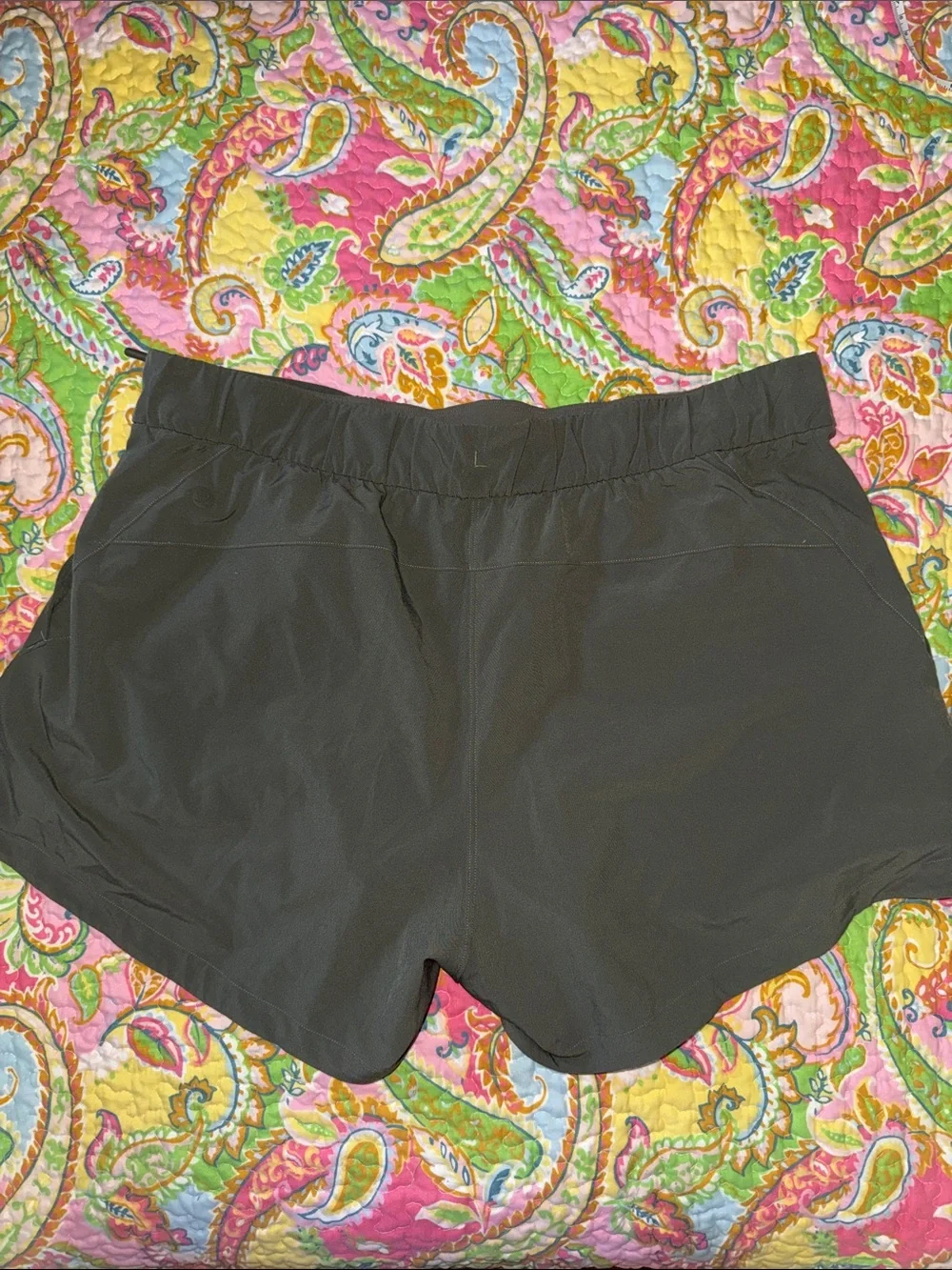 Lululemon On the Fly Woven Shorts – Dark Olive – Women's Size 10; EUC